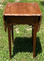 26" Double Drop Leaf Side Table