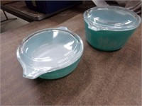 2 Pyrex bowls with lids