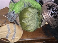 VTG HATS & FLAPPER FEATHERS VERY NICE