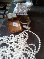 Lot of misc old watch in box, razor strands of