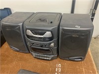SANYO STEREO WITH CD PLAYER