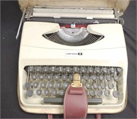 Cased vintage Underwood portable typewriter