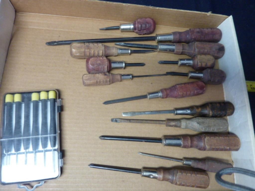 WOOD HANDLED SCREWDRIVERS WITH PRECISION SET