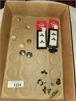 Vintage US Military Buttons, Pins & more