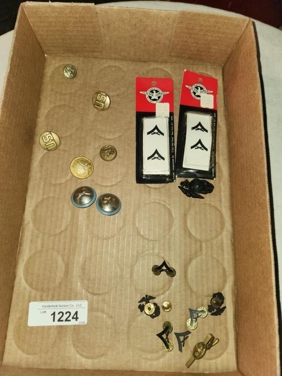 Vintage US Military Buttons, Pins & more
