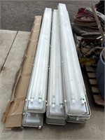 Lot: fluorescent lights