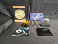 Group of miscellaneous decorative items