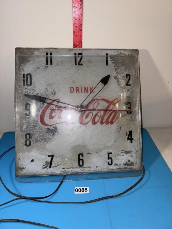 Vtg Coca Cola clock. C 1959 Needs restoring