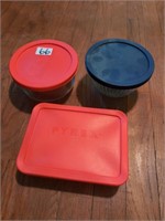 Pyrex storage w lids