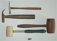Lot: 2 hammers; wooden mallet & rubber mallet