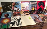 W - MIXED LOT OF VINYL RECORDS (C87)