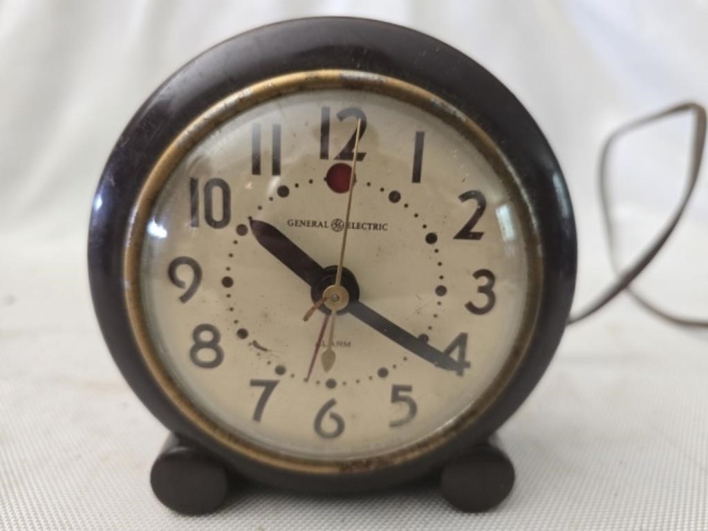 Vintage general electric clock