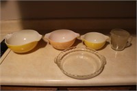 Vintage Pyrex Nesting Bowls & Pie Plate