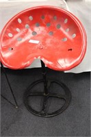 MOUNTED TRACTOR SEAT STOOL