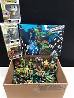 LARGE COLLECTABLE TMNT TOY LOT W/ 3 POPS