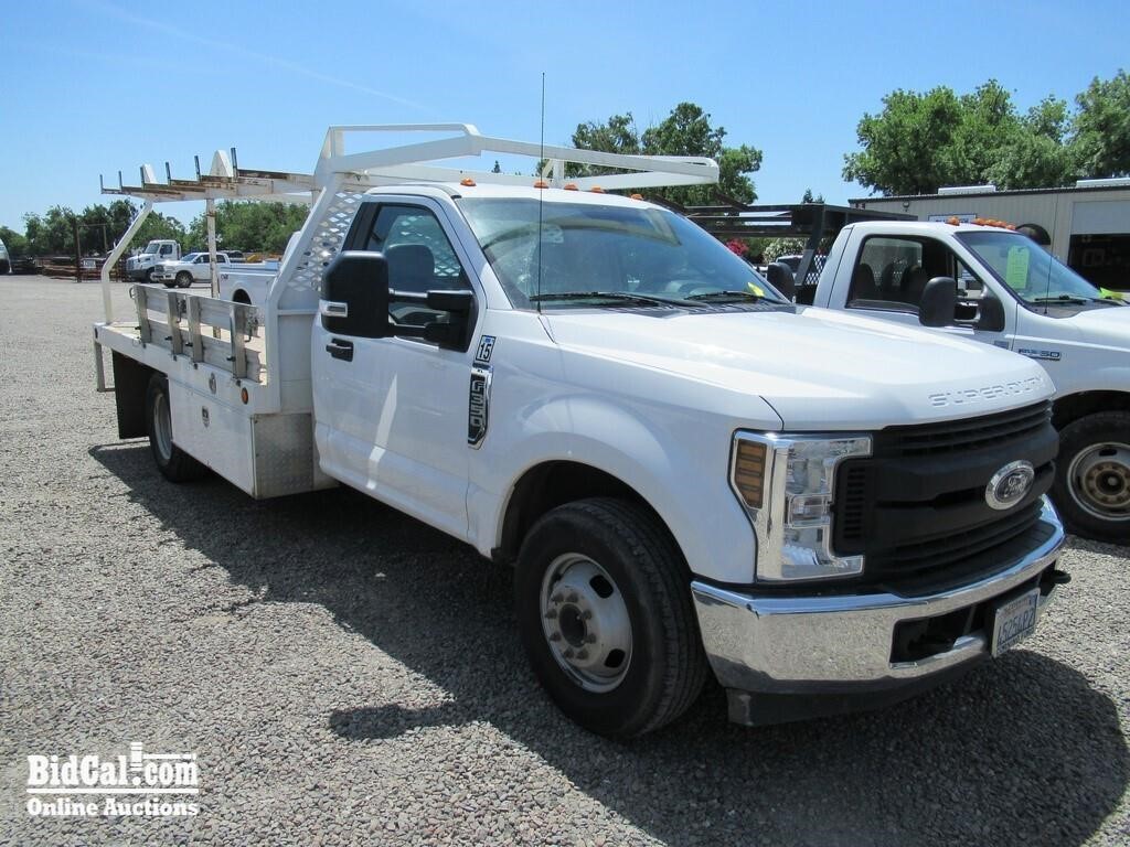 (DMV) 2018 Ford F-350 Super Duty XL Utility Truck