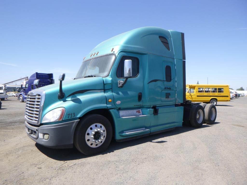 2014 Freightliner T/A Sleeper Truck Tractor