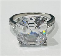 MAGNIFICENT 10CT CZ STERLING SILVER COCKTAIL RING