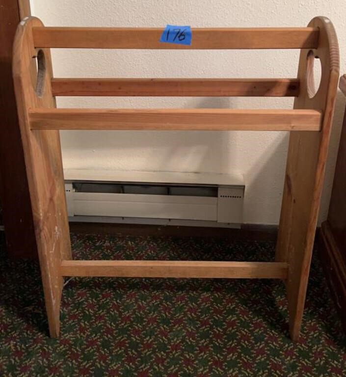 Wood quilt rack 25.25” W