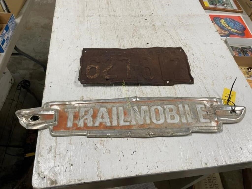 Trailmobile Sign. 1939 WI License Plate