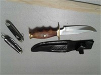 2 pocket knives & knife with leather sheath