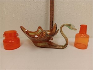 Art Glass Swan, (2) Orange Glass Vases
