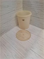 Tupperware cylinder container