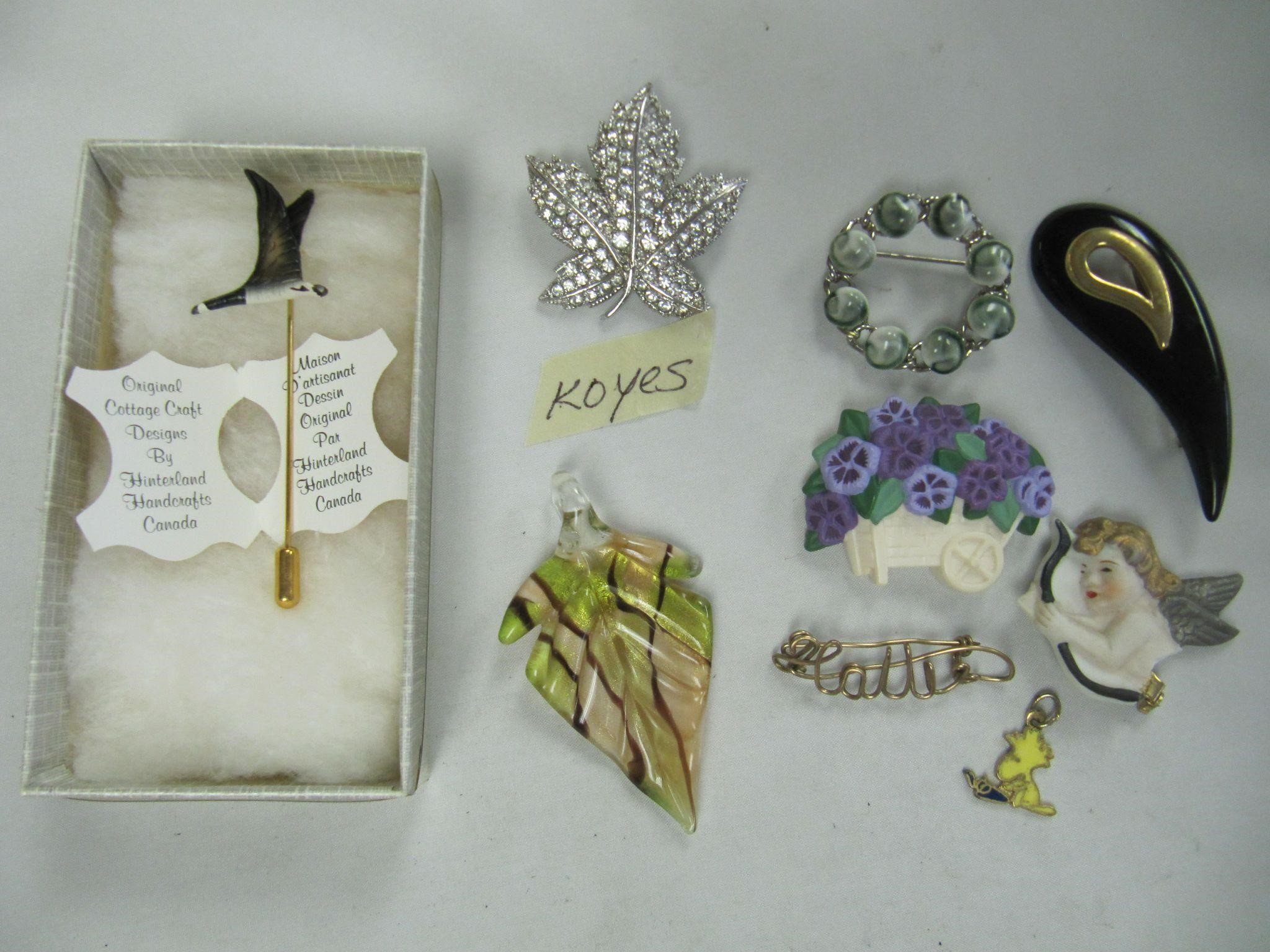 BROOCHES & PENDANTS