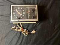 Vintage GE Radio Model No 7-4725 Beige WORKS !