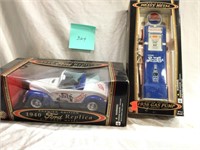 toy pepsi 1936, gas pump and 1940 ford  in box
