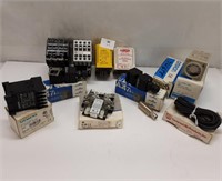 NEW INDUSTRIAL ELECTRICAL PARTS - CONTROLS / TIME