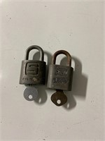Set of 2 vintage locks with keys