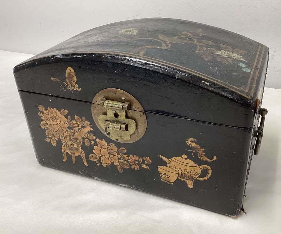Antique Hand-Painted Chinoiserie Lacquer Box