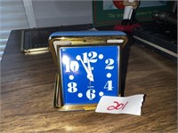 RETRO TRAVEL CLOCK