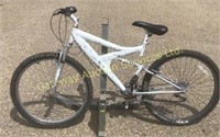 Unknown painted mountain bike. 28 inch.