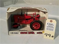 Ertl IHC Farmall Super M-TA Tractor NIB 1/16