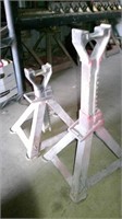 two heavy jackstands