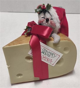Vtg. Annalee Christmas Country Mouse Cheese Decor