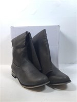 New Daily Shoes Size 9 Grey Boots