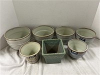 6 Round Pots Sizes Vary With 1 Small Square Pot