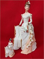 Avon 1986 Mrs. Albee Award Figurine