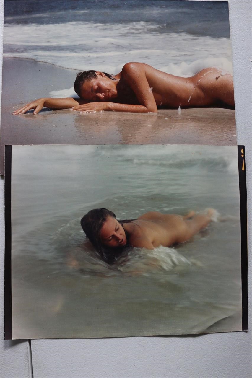 2- Photos Beach Girl