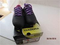 New Diadora Soccer Shoes Youth size 11