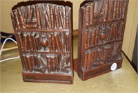 Bookends shaped like bookshelves