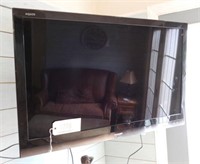 Sharp LC-40 LE flat screen tv with wall bracket