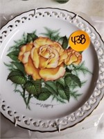 YELLOW PEACE ROSE AND DOG COLLECTORS PLATE