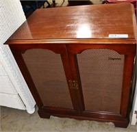 MAGNAVOX RECORD CABINET