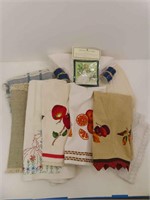 Kitchen Towels, Placemats and Napkin Rings