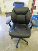 ROLLING SWIVEL ADJUSTABLE OFFICE CHAIR