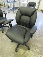 ROLLING SWIVEL ADJUSTABLE OFFICE CHAIR